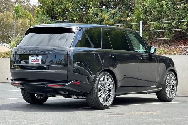 New 2026 Santorini Black Land Rover SE image 5