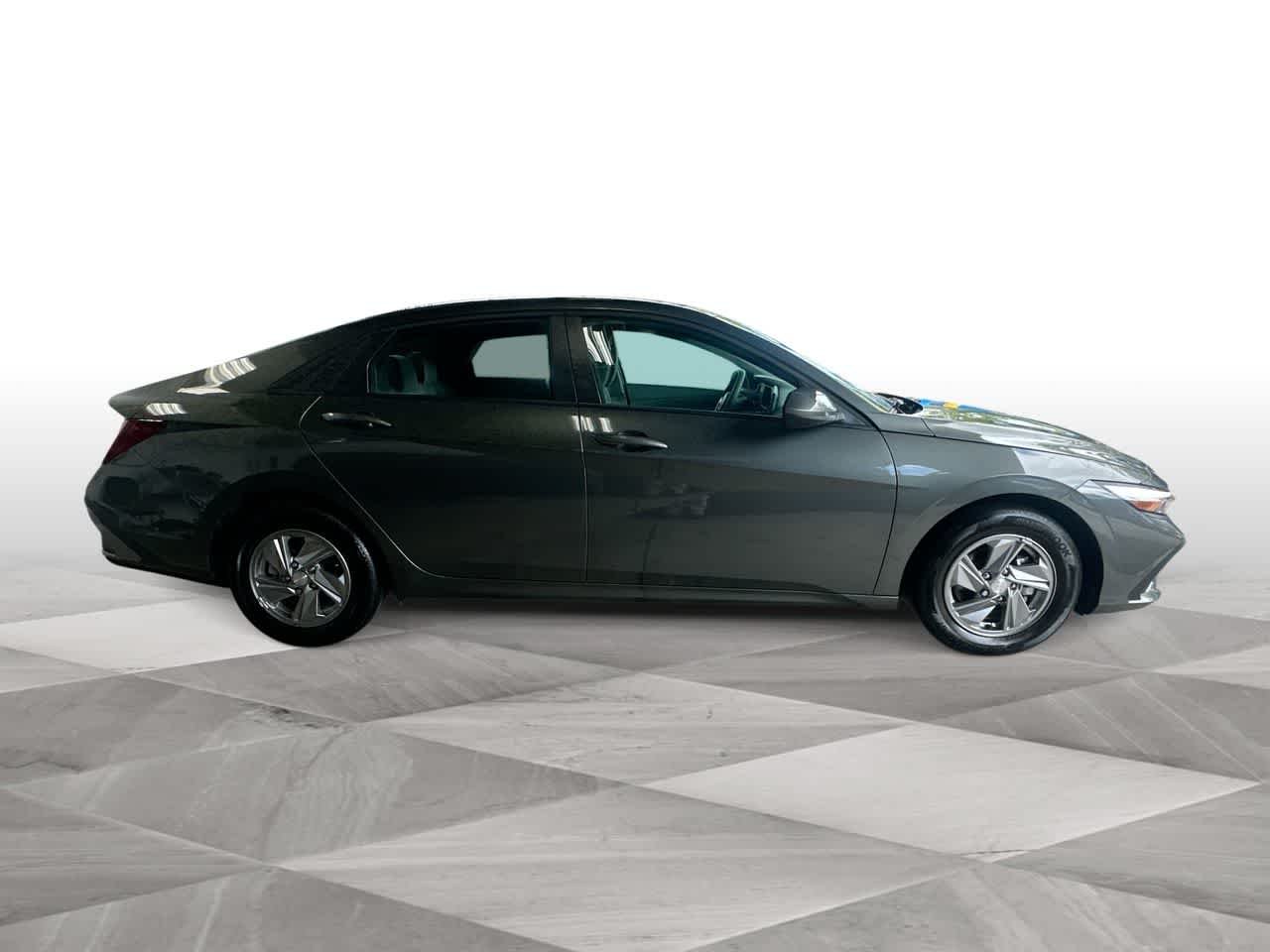 Certified Used 2025 Amazon Gray Hyundai SE image 9