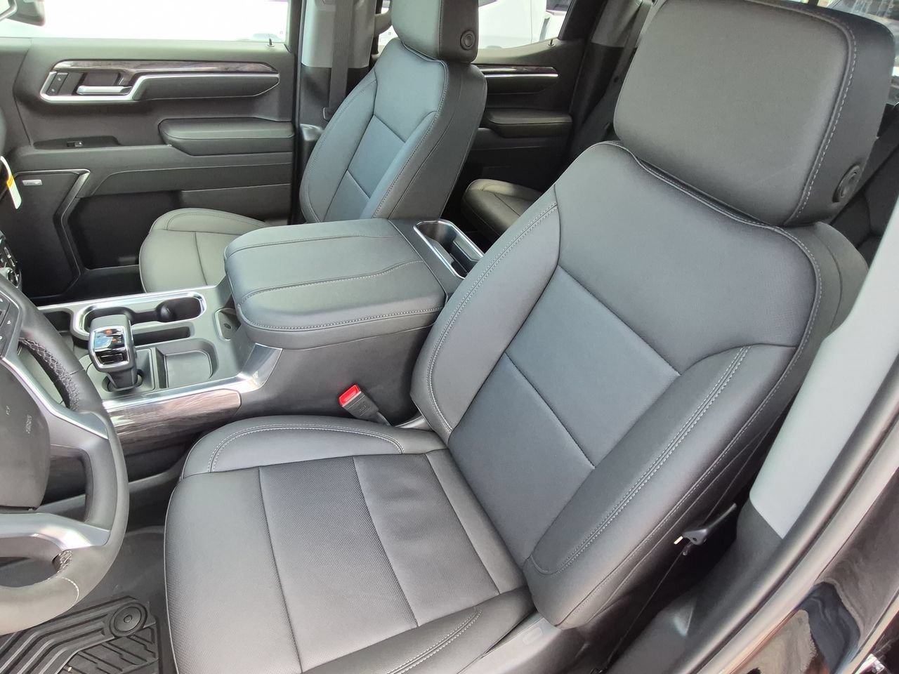 2026 Chevrolet Silverado 1500 LTZ - Photo 20