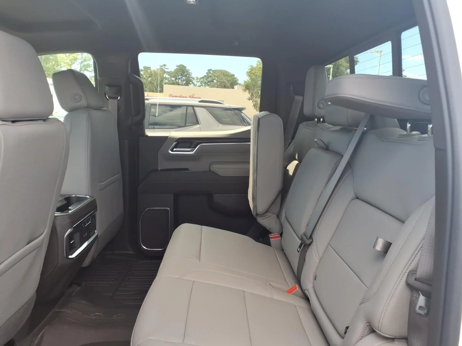 2026 GMC Sierra 1500 SLT - Photo 8