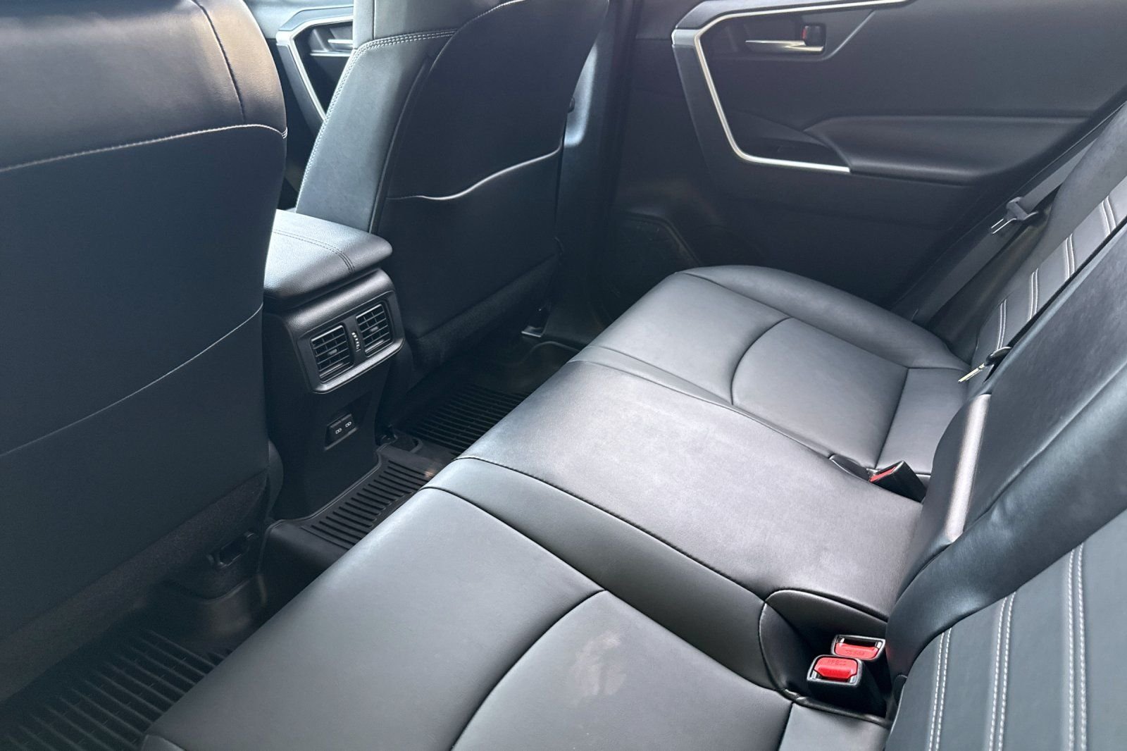 Used 2023  Toyota XLE Premium image 11