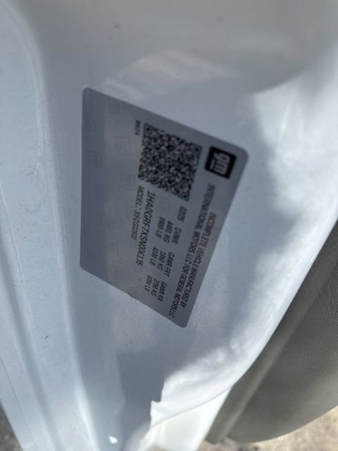 New 2025 Summit White Chevrolet 1WT image 14