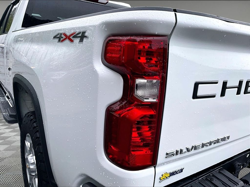 Used 2024 Summit White Chevrolet LT image 34