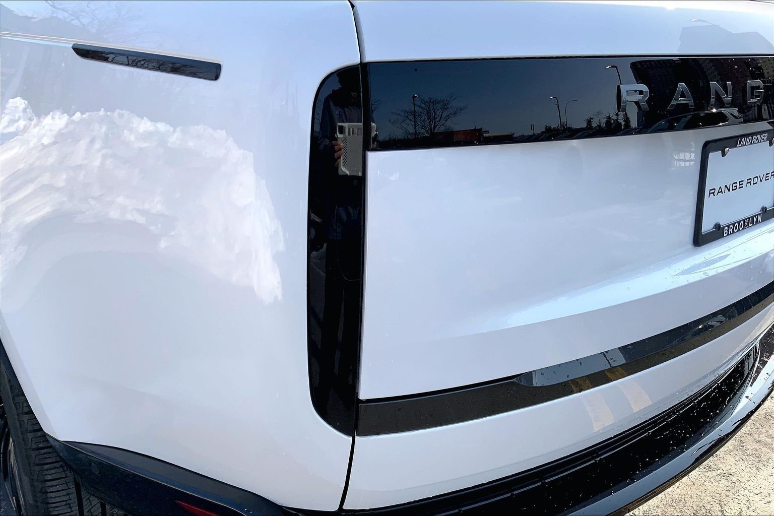 New 2026 Ostuni Pearl White Land Rover SE image 14