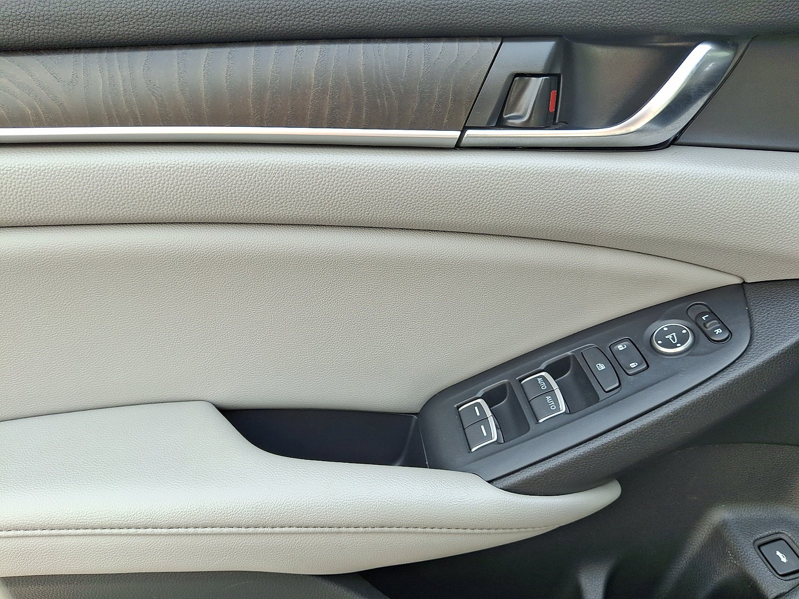 Used 2020 Lunar Silver Metallic Honda EX image 11