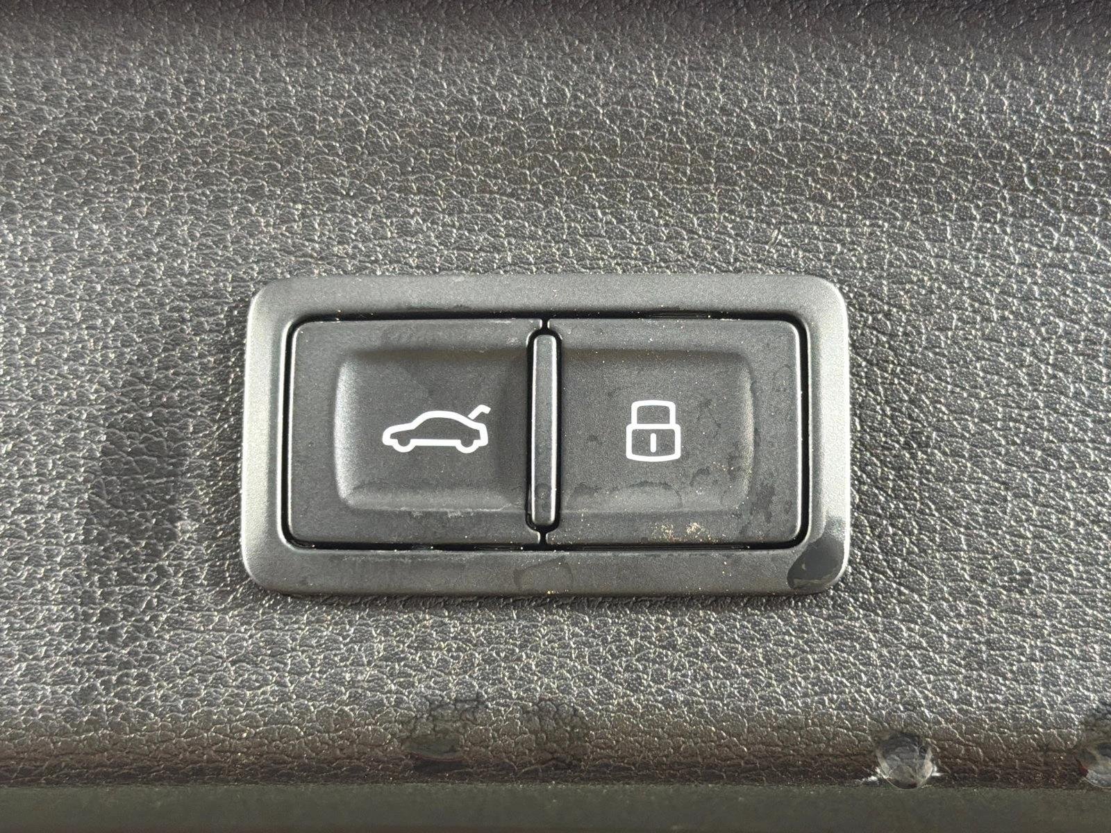Used 2024  Audi S line Premium image 20