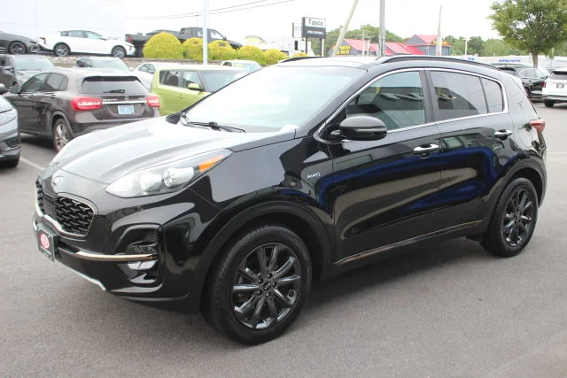 Used 2020 Red Kia S image 2