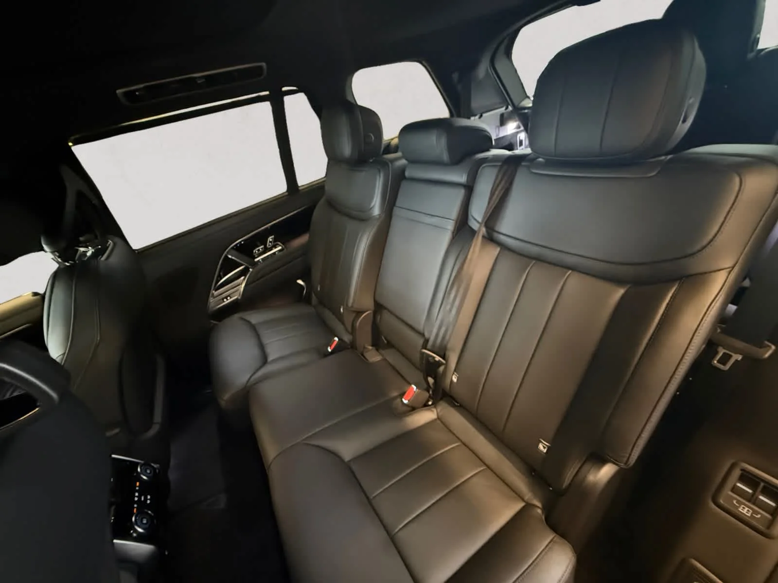 New 2026 Santorini Black Land Rover P530 LWB 7 Seat image 13
