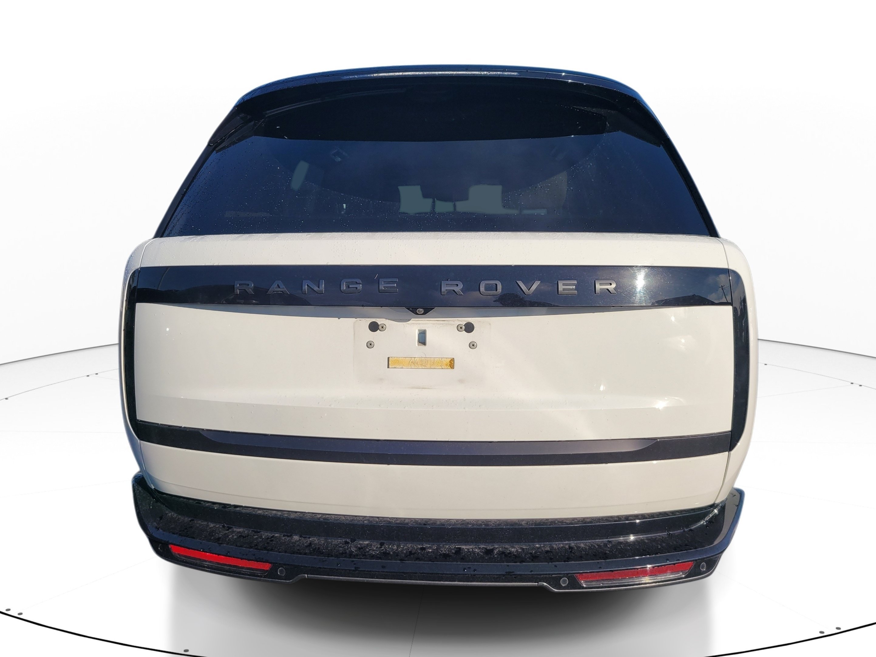 Used 2024  Land Rover SE image 5