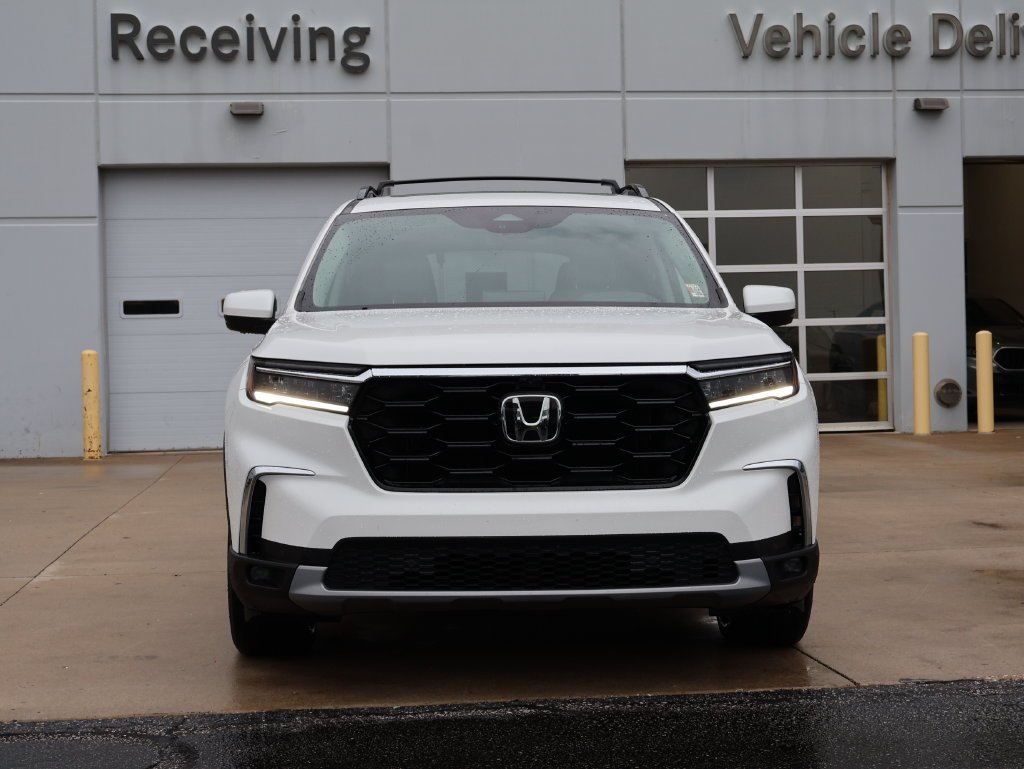 Used 2025 Honda Pilot Elite with VIN 5FNYG1H89SB015745 for sale in Kansas City
