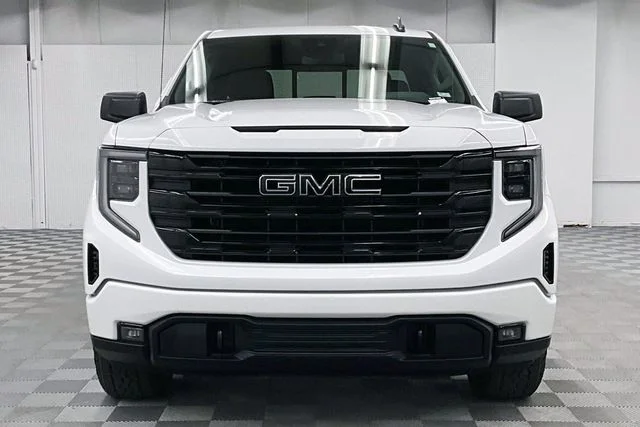 Used 2024 Summit White GMC Elevation image 4