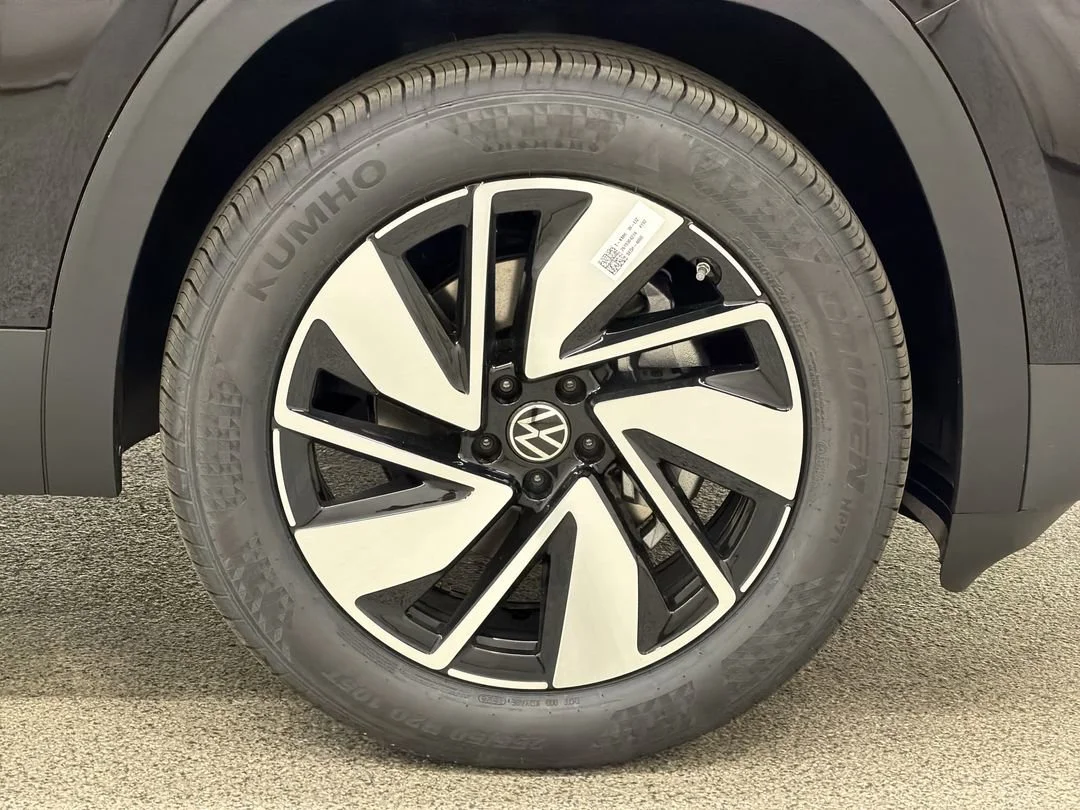 New 2026 Deep Black Pearl Volkswagen 2.0T SEL image 10