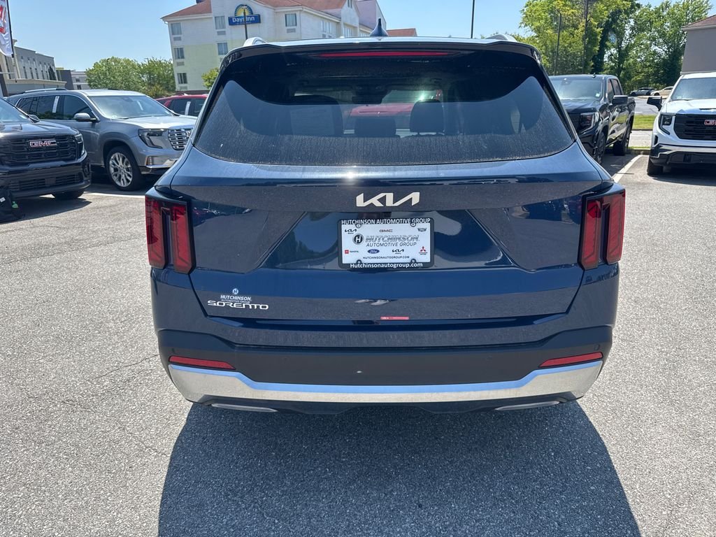 Used 2025 Black Kia S image 4