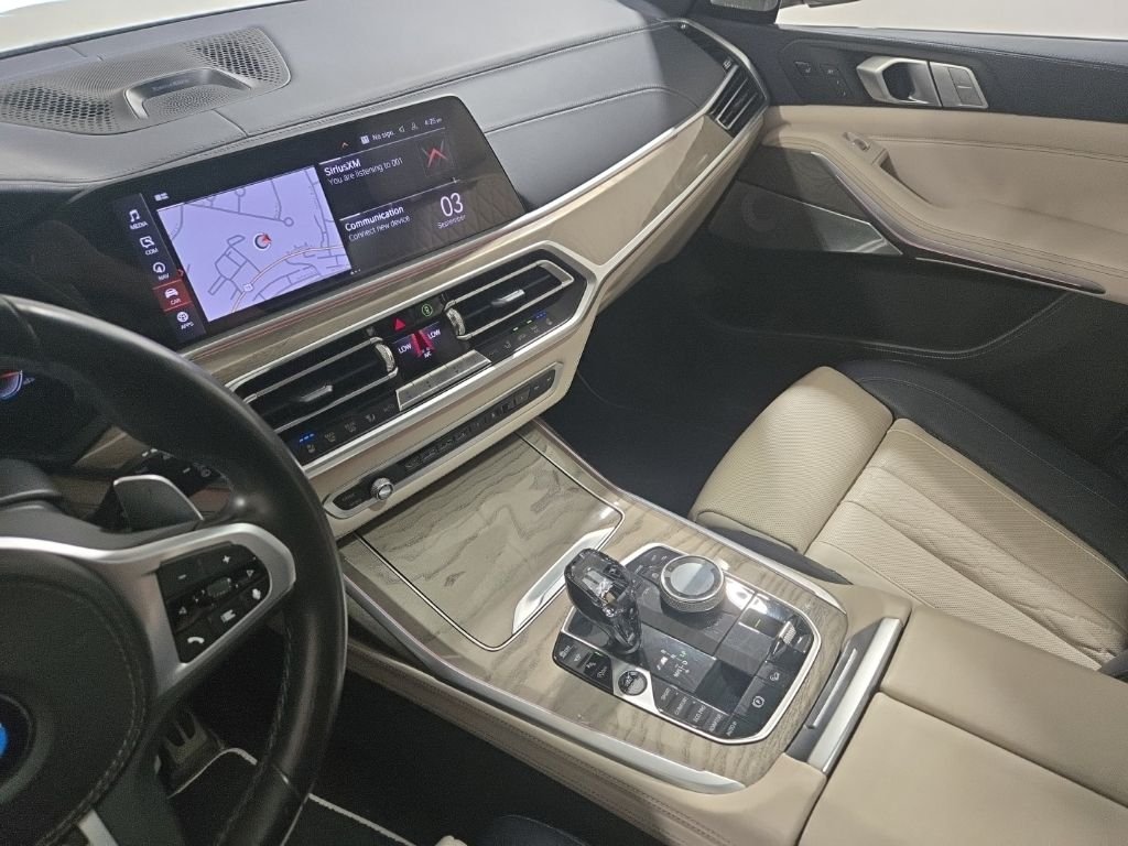 Used 2020 White Metallic BMW M50i image 12