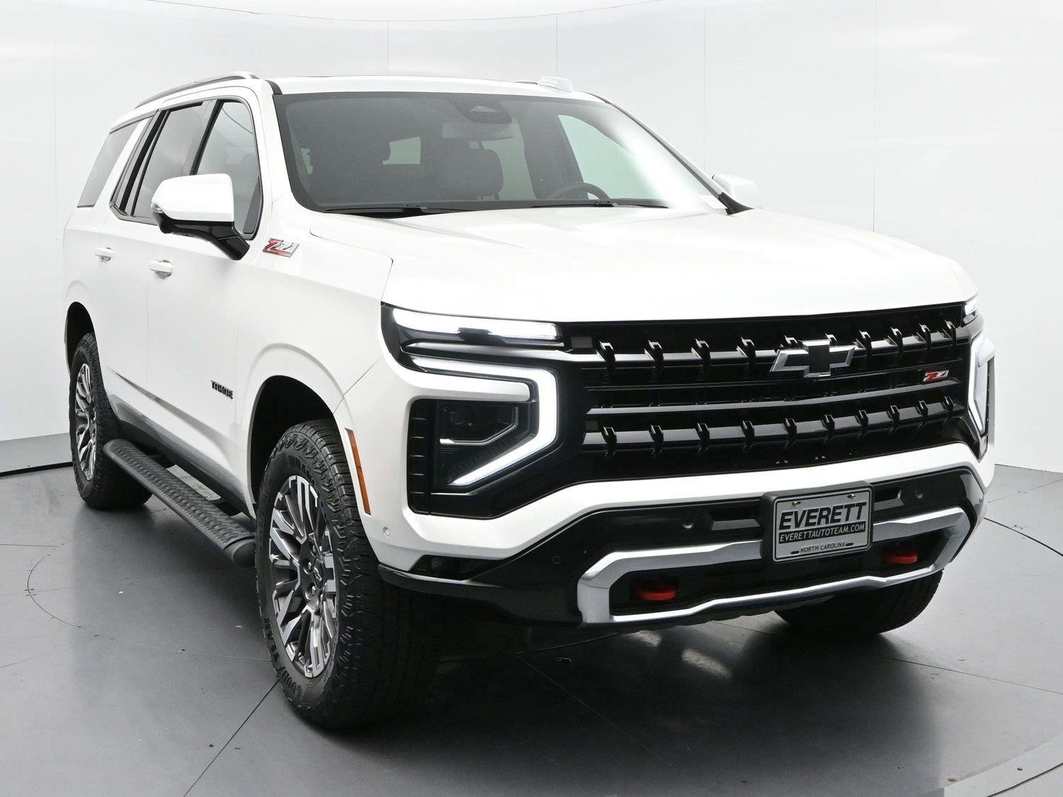 Used 2025 Iridescent Pearl Tricoat Chevrolet Z71 image 2