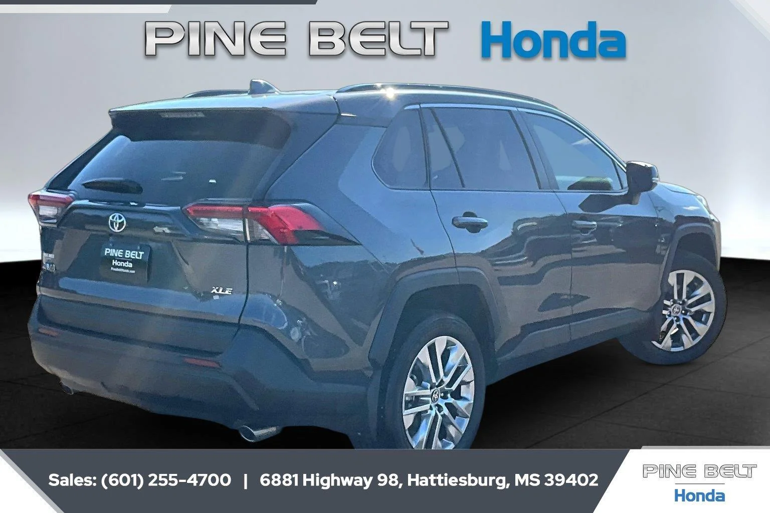 Used 2024 Magnetic Gray Metallic toyota XLE Premium image 11