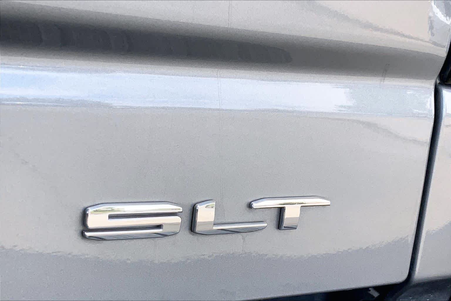 Used 2021 Satin Steel Metallic GMC SLT image 10