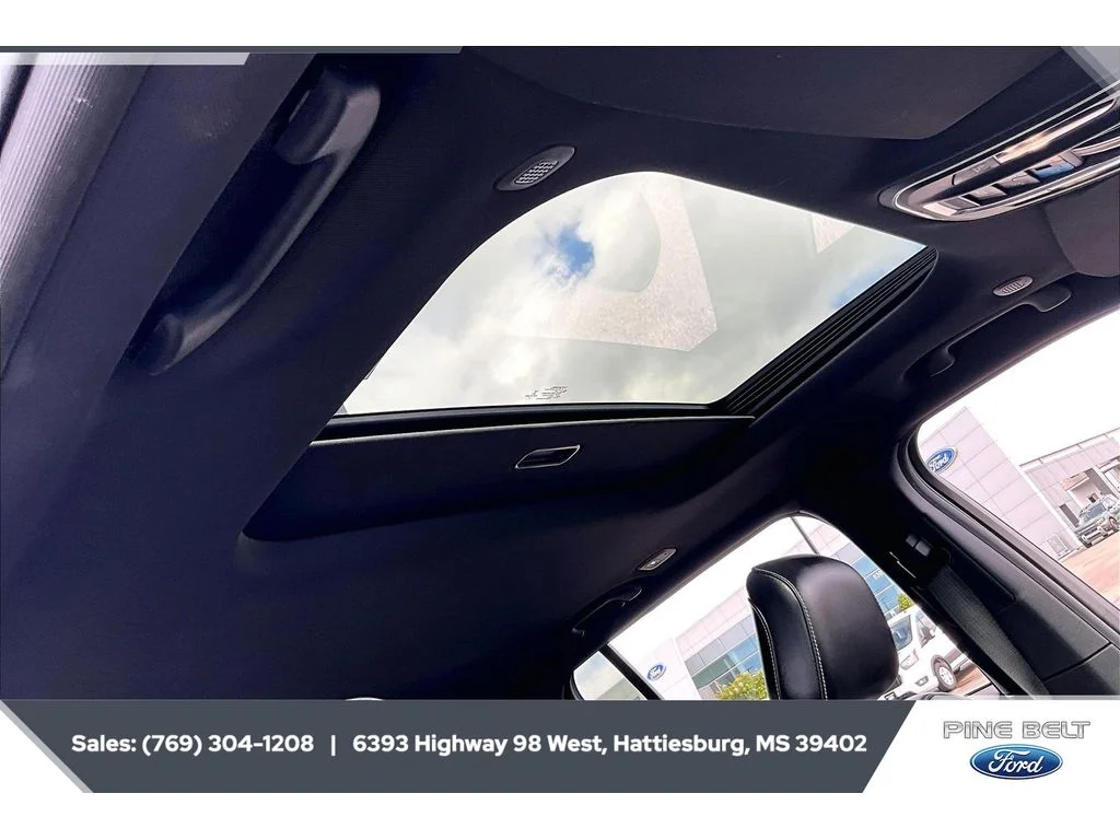 Used 2022 Diamond Black Crystal Pearlcoat Jeep Altitude image 16