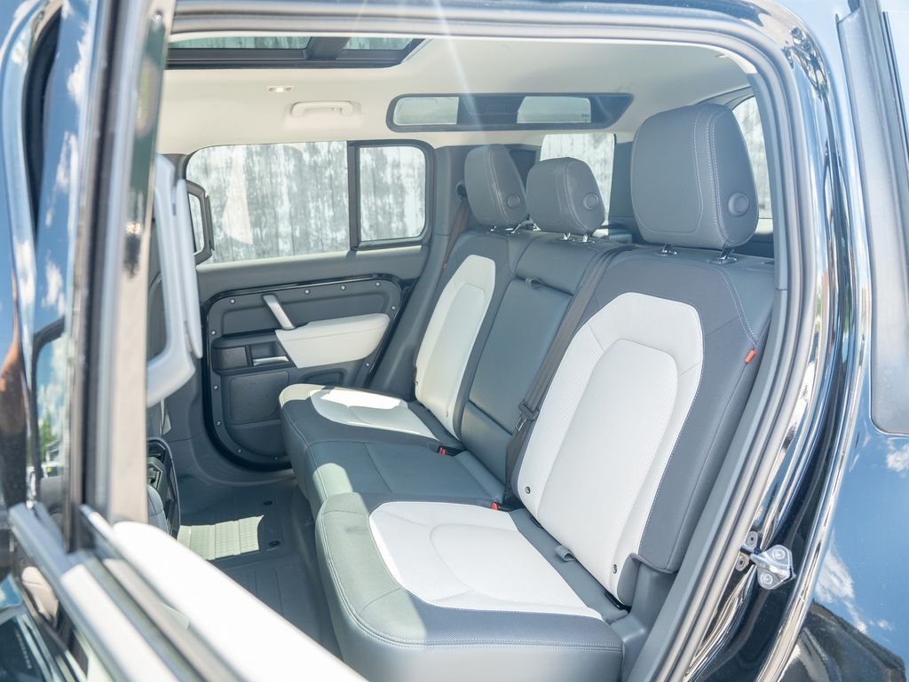 Certified Used 2024 Black Land Rover X-Dynamic SE image 36
