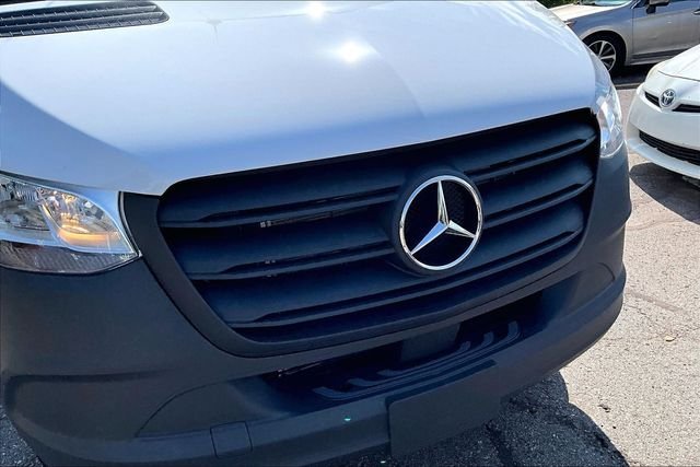 New 2026 Arctic White Mercedes-Benz Cargo 144 WB image 18