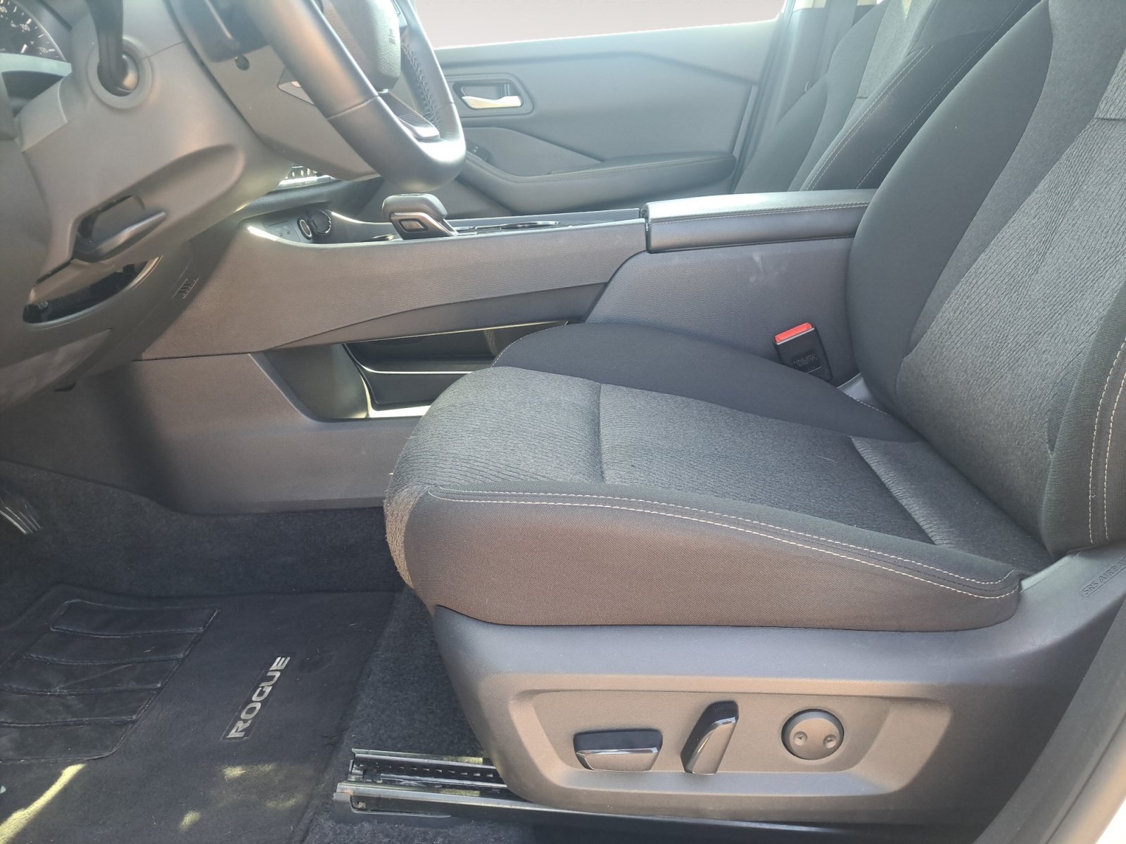 Used 2025 Brilliant Silver Metallic Nissan SV image 21