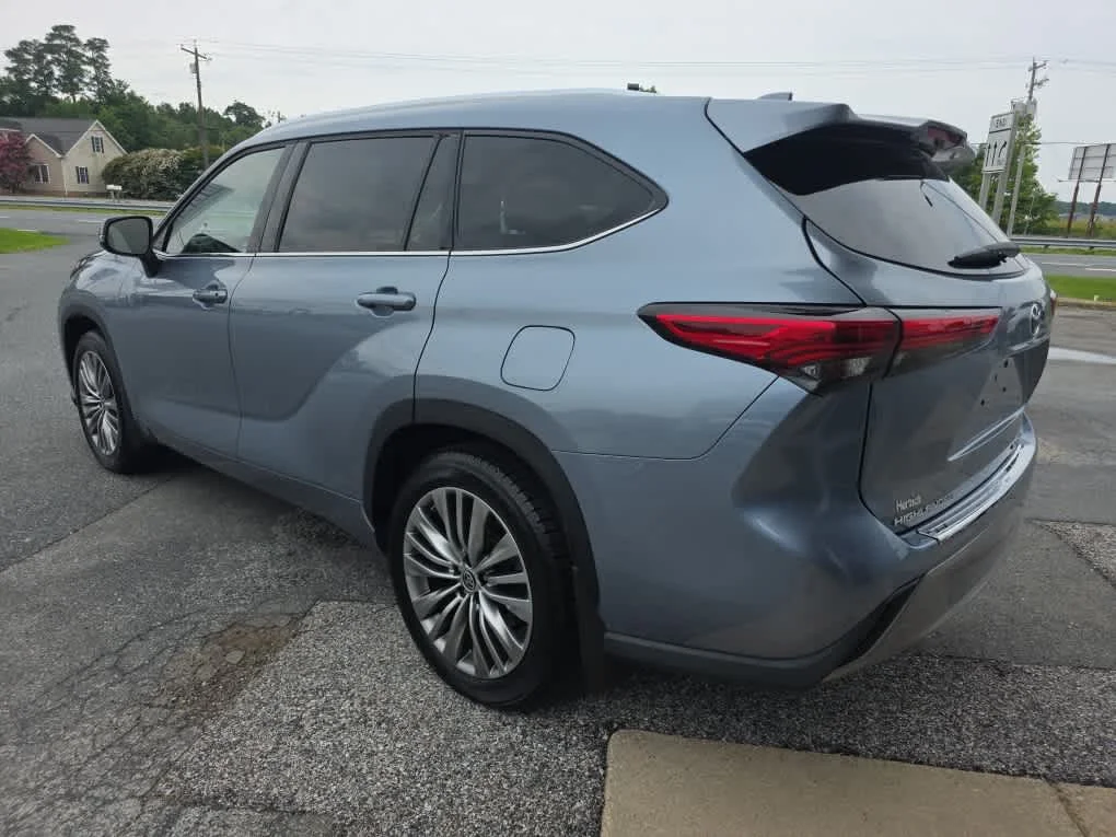 Used 2021 Moon Dust Toyota Platinum image 5