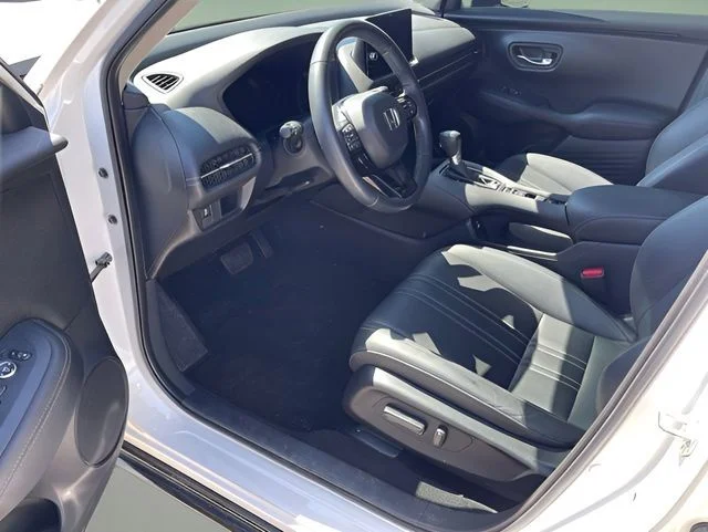 Used 2023 White Honda EX-L image 9