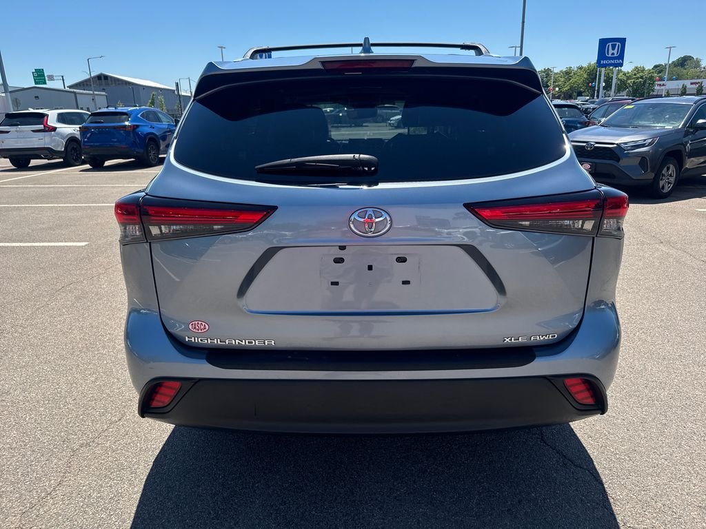 Used 2022 Gray Toyota XLE image 6