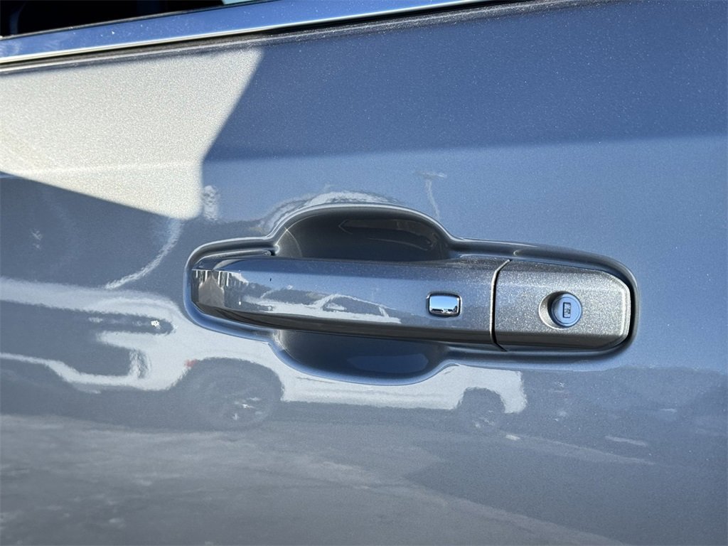 2025 GMC SIERRA - Image 12