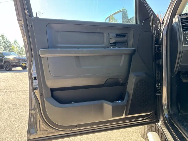 Used 2016 Granite Crystal Metallic Clearcoat Ram Tradesman image 15