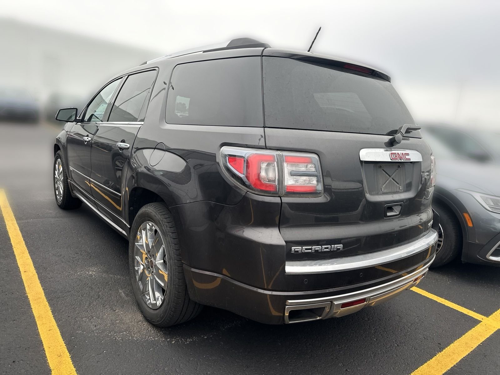 Used 2015 Silver GMC Denali image 4