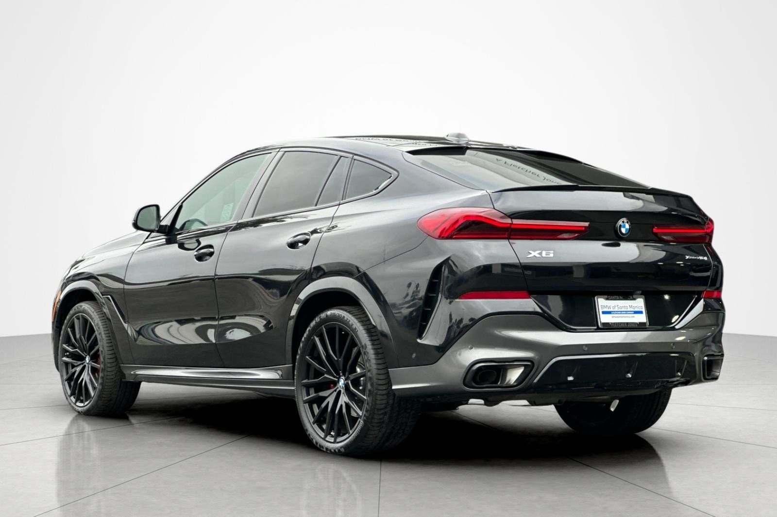 Used 2025 Black Sapphire Metallic BMW xDrive40i image 3