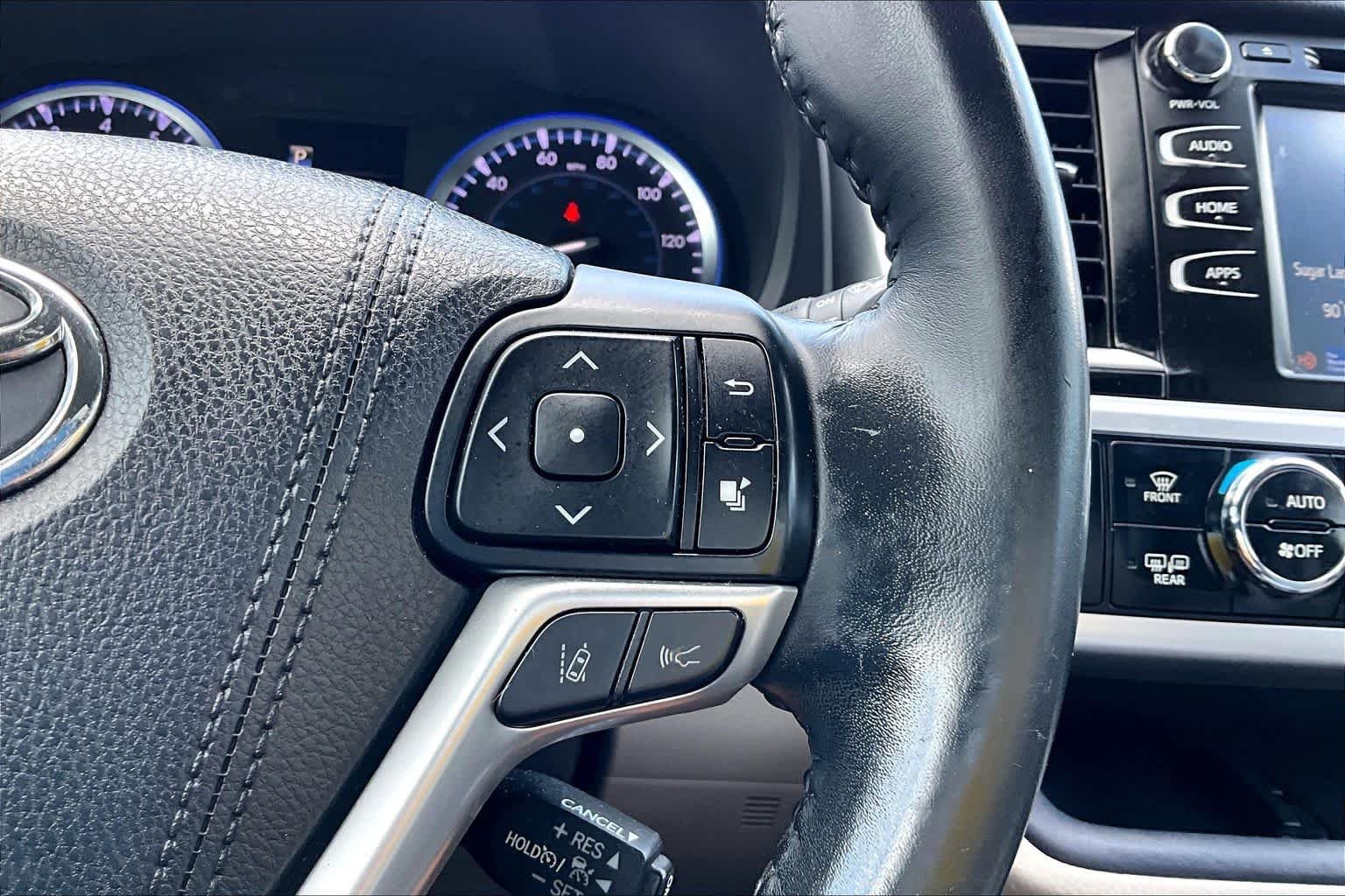 Used 2018 Blizzard Pearl Toyota XLE image 25