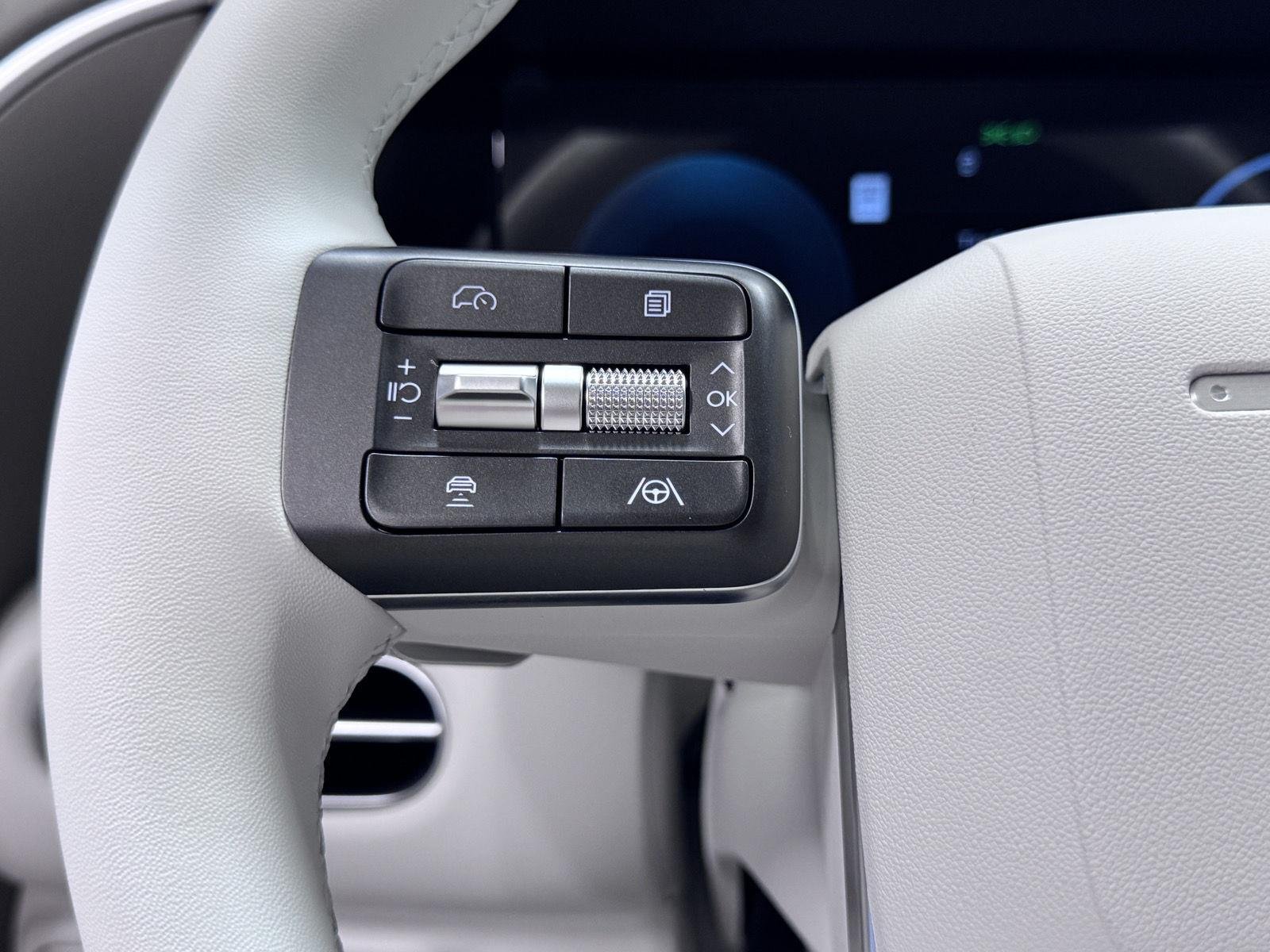 New 2027 Creamy White Pearl Hyundai SEL 7P image 33