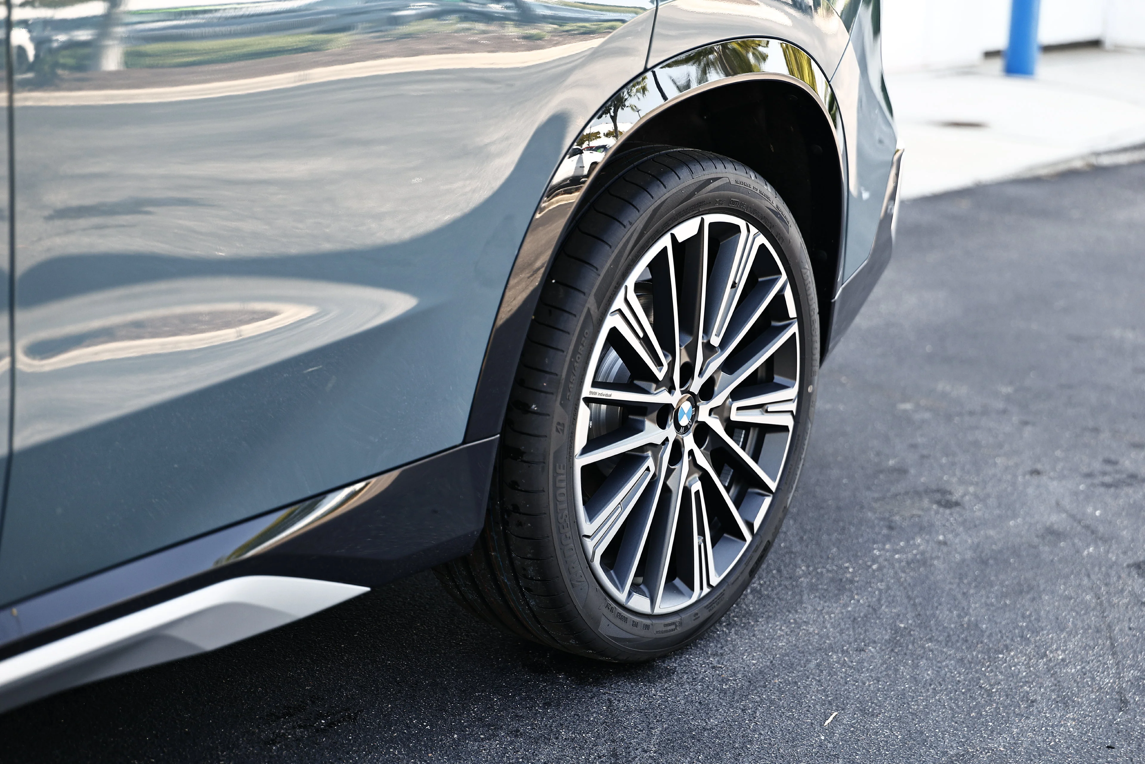 New 2027 Cape York Green Metallic BMW xDrive28i image 10