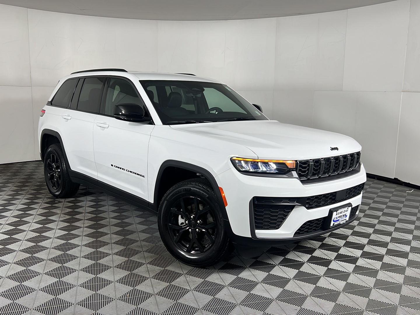 Used 2026 Bright White Clearcoat Jeep Laredo Altitude image 1