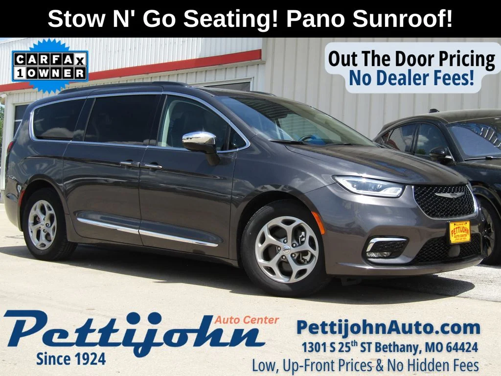 2023 Chrysler Pacifica Limited's photo