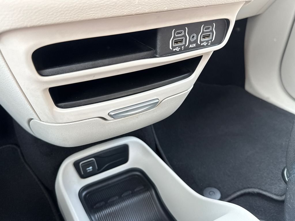 Used 2022 White Chrysler LX image 26