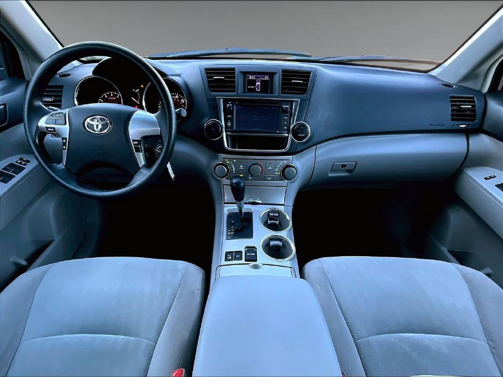 Used 2013 Silver Toyota Base image 21