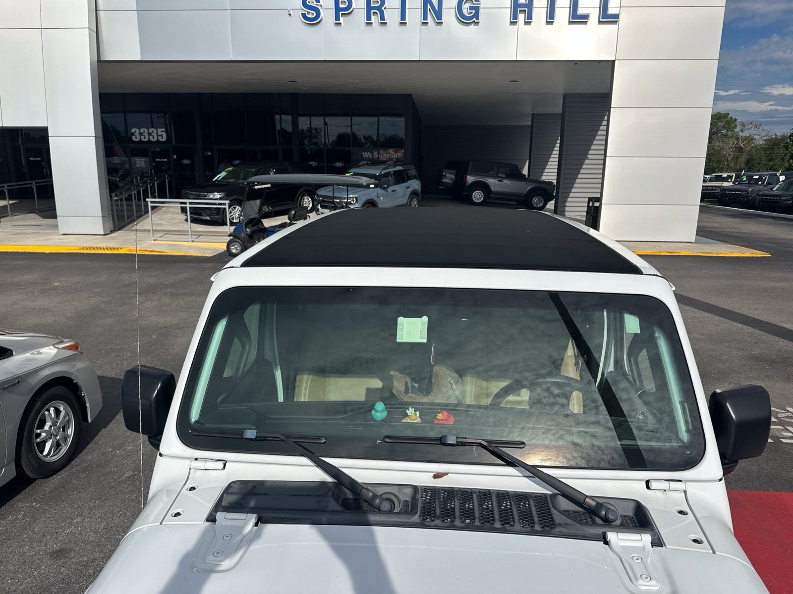 Used 2019 White Jeep Unlimited Sahara image 6