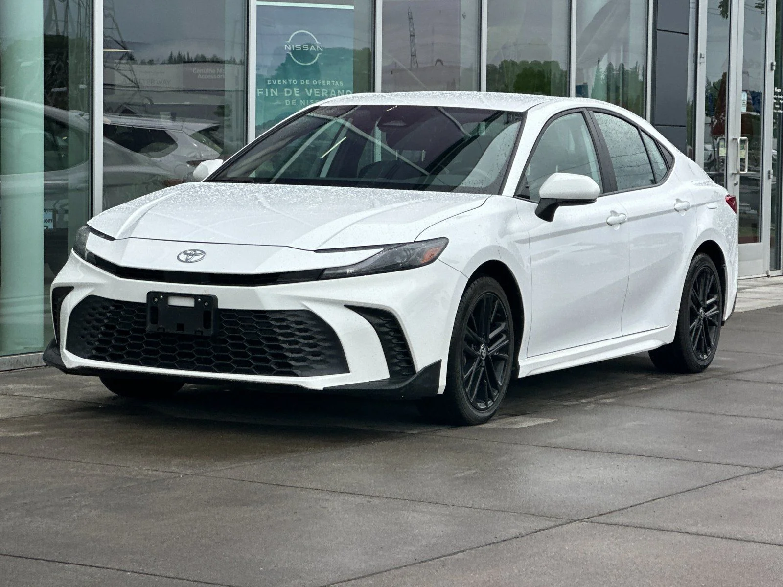 Used 2025 Ice Toyota SE image 7
