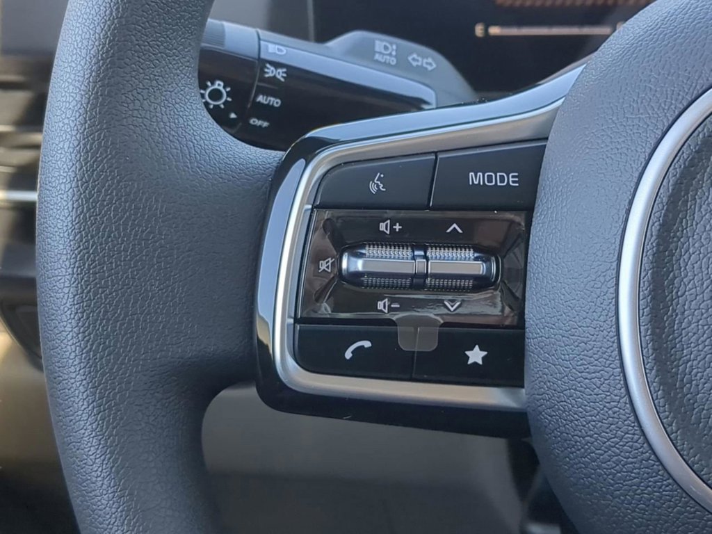 New 2026 Snow White Pearl Kia LX image 27