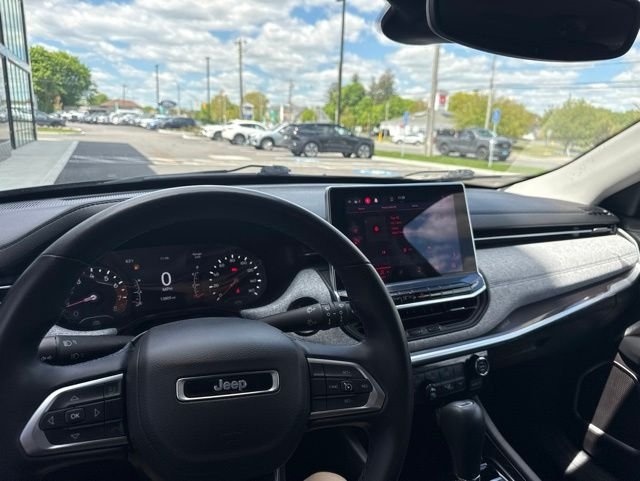 Used 2022 Black Jeep Latitude image 20
