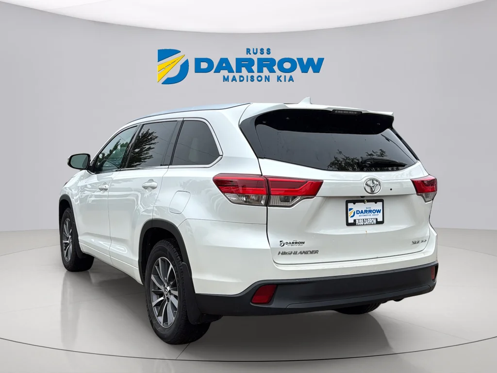 Used 2017 Blizzard Pearl Toyota XLE image 3