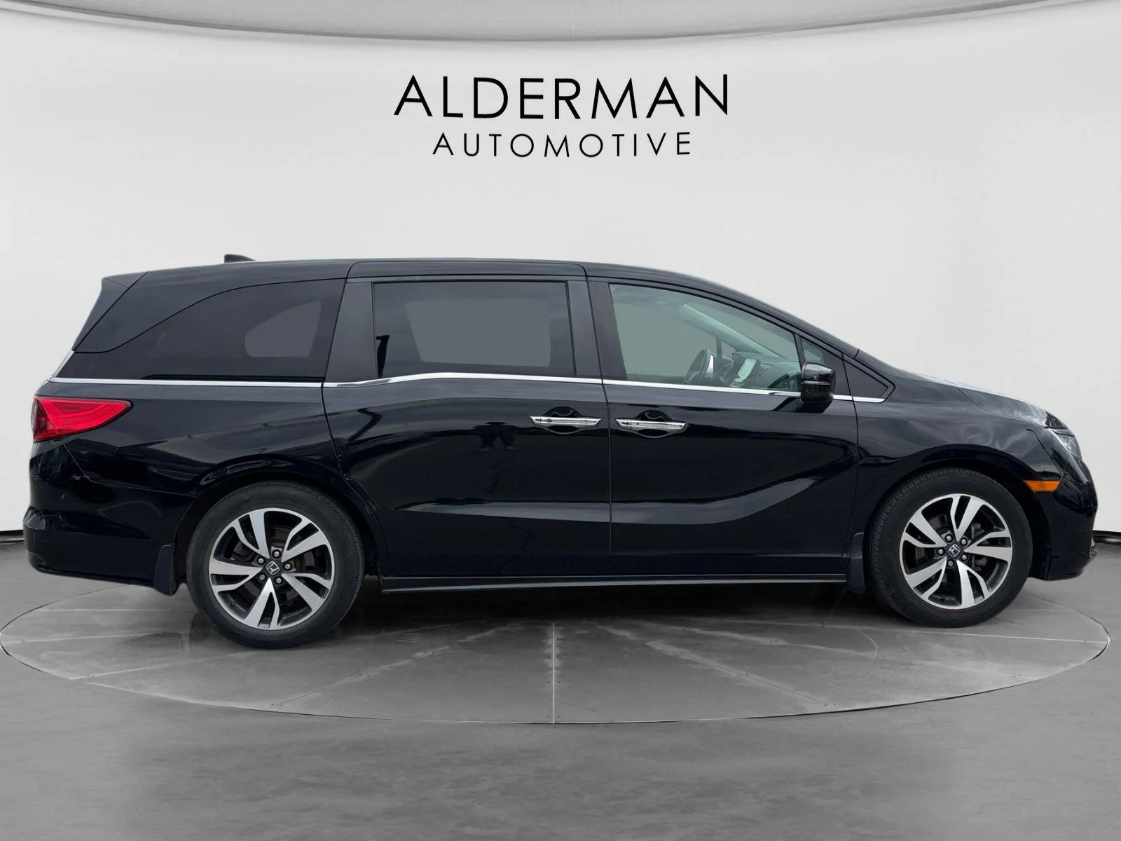 Used 2021 Crystal Black Pearl Honda Touring image 6