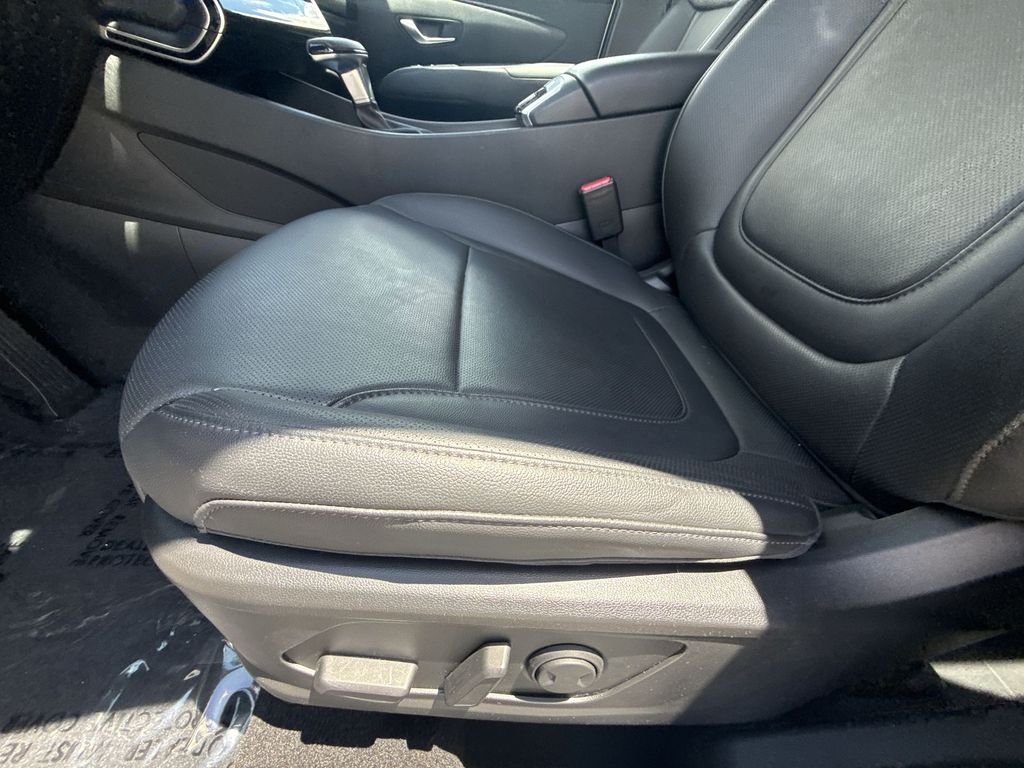 Used 2023 Silver Hyundai SEL image 12