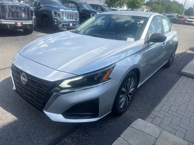 Used 2024 Silver Nissan 2.5 SV image 3
