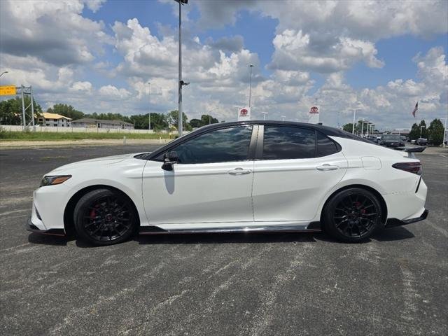Certified Used 2022 MID BLK/WIND CHILL Toyota  image 12