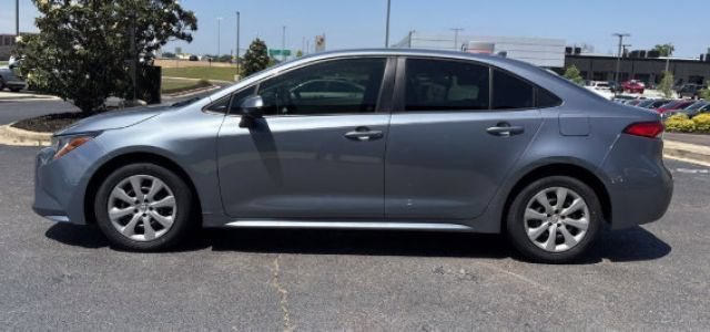 Used 2021 Celestite Toyota LE image 11