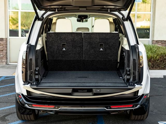 New 2026 Fuji White Land Rover SE image 29